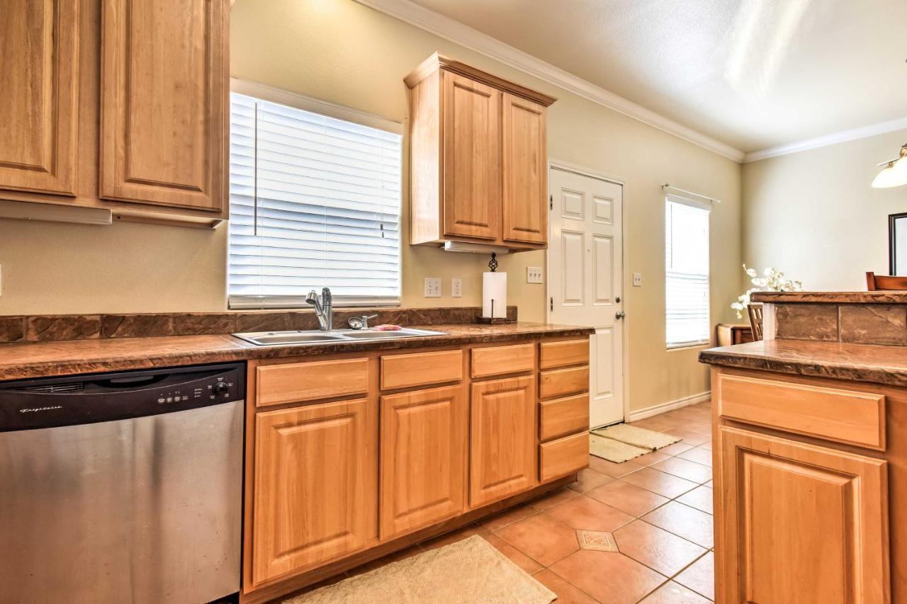Waterfront Corpus Christi Townhome With Pool And Dock! المظهر الخارجي الصورة