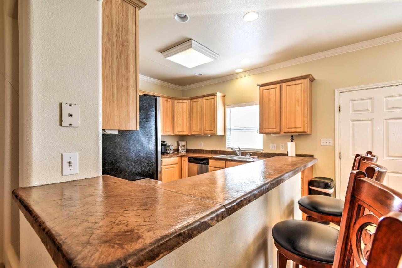 Waterfront Corpus Christi Townhome With Pool And Dock! المظهر الخارجي الصورة